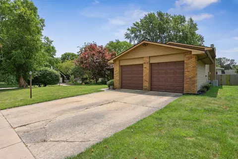 Exterior - 36 Ashley Ln, Champaign, IL 61820 photo 2 of 9