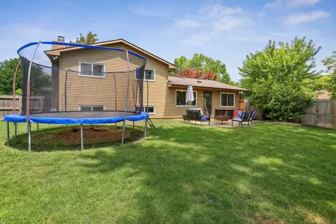 Exterior - 36 Ashley Ln, Champaign, IL 61820 photo 6 of 9