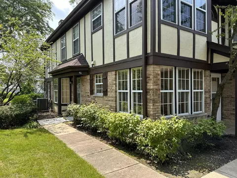 46 Winding Run Ln, Streamwood, IL 60107