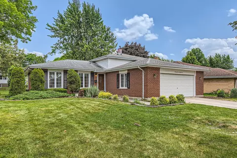 7121 Emerson Dr, Darien, IL 60561