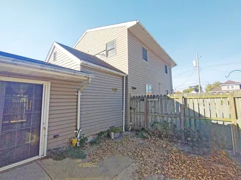 714 9th St, Peru, IL 61354 photo 2