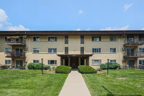 1206 E Fairview St #106, Arlington Heights, IL 60005