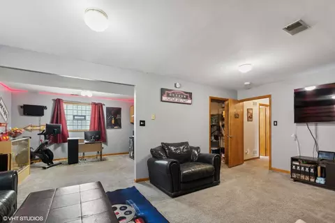 Living - 18513 Willow Ln, Lansing, IL 60438 photo 3 of 3