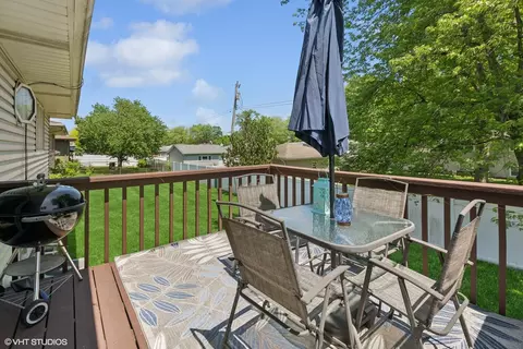 Exterior - 18513 Willow Ln, Lansing, IL 60438 photo 3 of 4