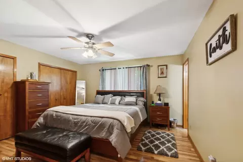 Bedroom - 18513 Willow Ln, Lansing, IL 60438 photo 1 of 4