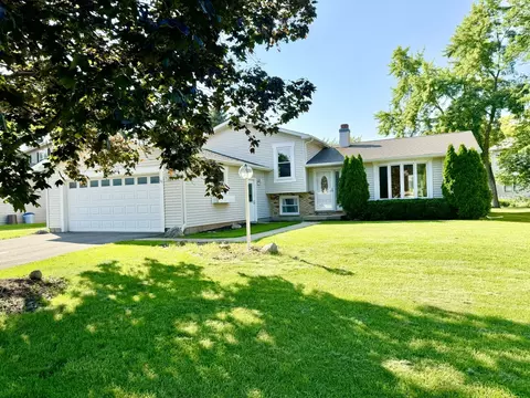 17588 W Summit Dr, Grayslake, IL 60030