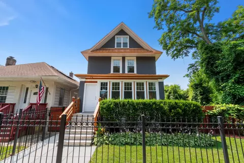 2231 W Lunt Ave, Chicago, IL 60645