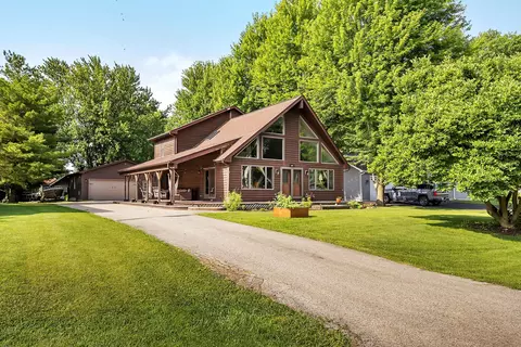 694 Lasalle Dr, Lake Holiday, IL 60552