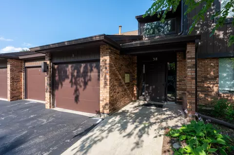 38 Creekside Cir, Elgin, IL 60123 photo 1