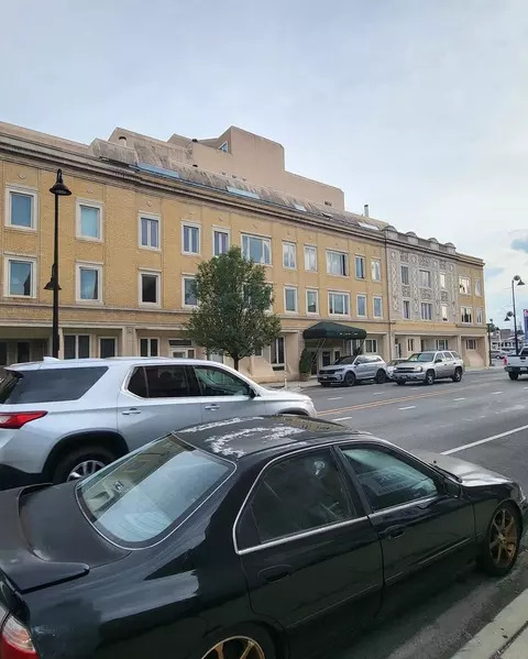 6337 Roosevelt Rd #105, Berwyn, IL 60402