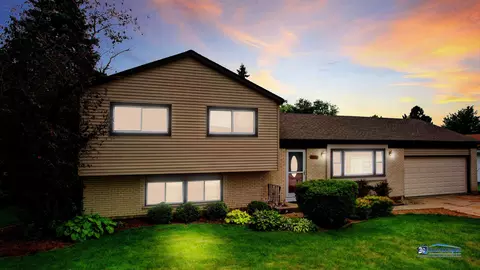 5101 W Ashland Dr, Mchenry, IL 60050