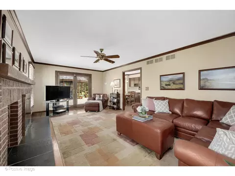 Living - 1413 Tomlin Dr, Burr Ridge, IL 60527 photo 4 of 4