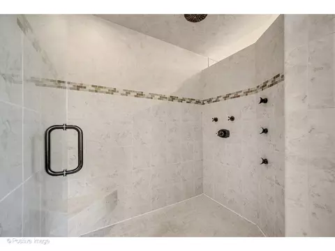 Bath - 1413 Tomlin Dr, Burr Ridge, IL 60527 photo 4 of 5