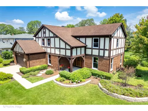 1413 Tomlin Dr, Burr Ridge, IL 60527