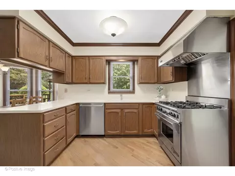 Kitchen - 1413 Tomlin Dr, Burr Ridge, IL 60527 photo 4 of 5