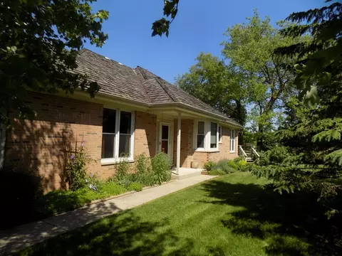 1000 Heron Way, Woodstock, IL 60098