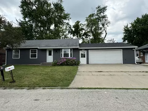 1121 Barker St, Bloomington, IL 61701