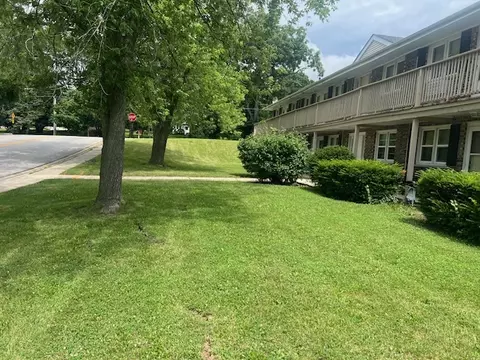 75 Willard Ave #8, Elgin, IL 60120