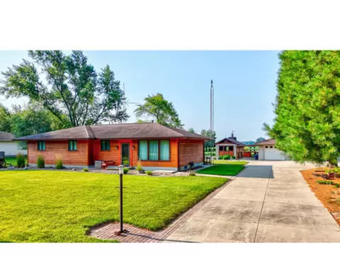 Exterior - 7346 E 3000 North Rd, Cornell, IL 61319 photo 1 of 14