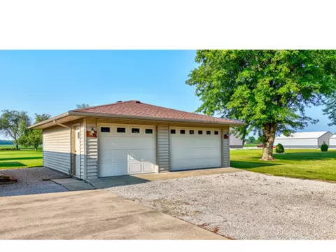 Exterior - 7346 E 3000 North Rd, Cornell, IL 61319 photo 5 of 14