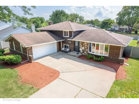 7108 Dexter Rd, Downers Grove, IL 60516