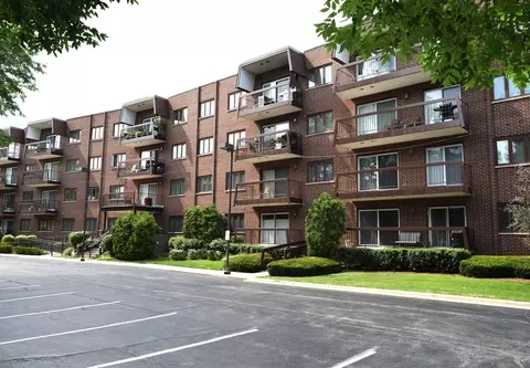 300 E Dundee Rd #307-A, Buffalo Grove, IL 60089