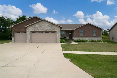 400 Raef Rd, Downs, IL 61736