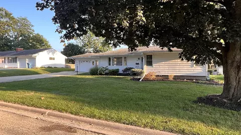 211 Maple Ave, Morrison, IL 61270 photo 3