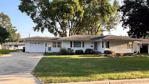 211 Maple Ave, Morrison, IL 61270