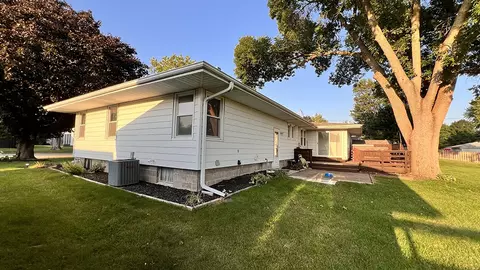 211 Maple Ave, Morrison, IL 61270 photo 6