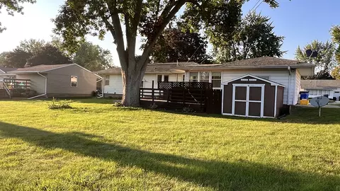 211 Maple Ave, Morrison, IL 61270 photo 4