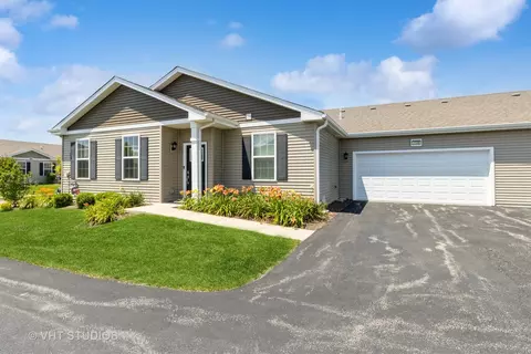 1148 Crestview Ln #1148, Pingree Grove, IL 60140