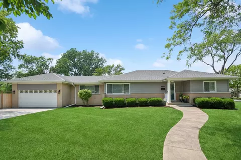 8401 W Carol St, Niles, IL 60714