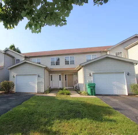 711 Carlisle Dr, Woodstock, IL 60098