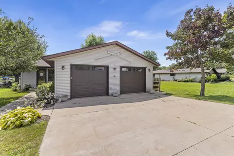1106 Candlewick Dr NE, Poplar Grove, IL 61065