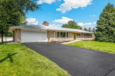 513 Woodlawn Ave, Joliet, IL 60435