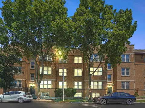 2304 W Jarvis Ave #1, Chicago, IL 60645