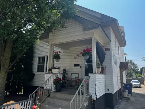 715 Cummings Ave, Waukegan, IL 60085