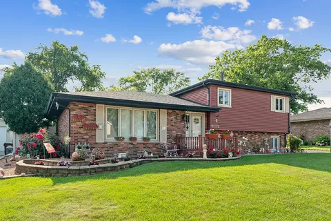 16032 Long Ave, Oak Forest, IL 60452