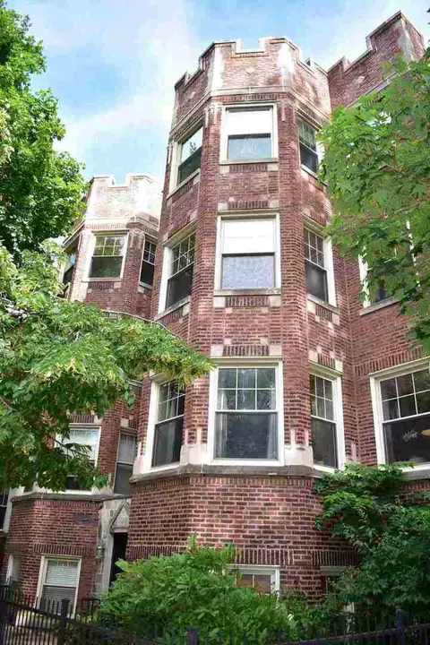1639 W Granville Ave #1, Chicago, IL 60660
