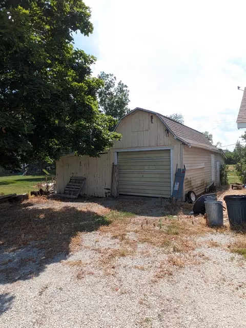 208 E Grant St, Arrowsmith, IL 61722 photo 8