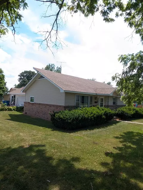 208 E Grant St, Arrowsmith, IL 61722 photo 5