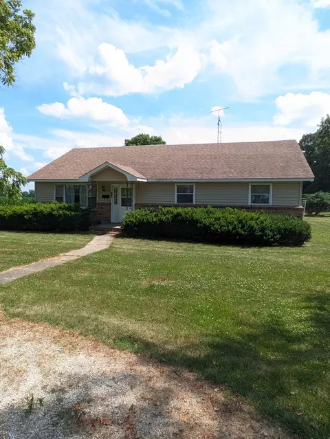 208 E Grant St, Arrowsmith, IL 61722 photo 3