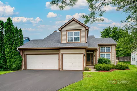 404 Fairfax Ln, Grayslake, IL 60030