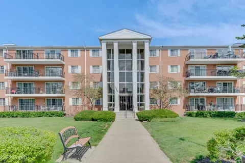 1050 N Farnsworth Ave #415, Aurora, IL 60505