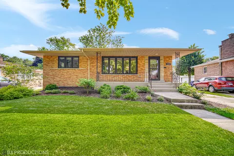 10033 S 53rd Ave, Oak Lawn, IL 60453