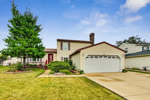 96 Green Meadows Dr, Glendale Heights, IL 60139