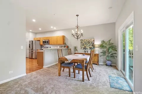 Dining - 6061 Delaney Dr #1, Hoffman Estates, IL 60192 photo 1 of 2