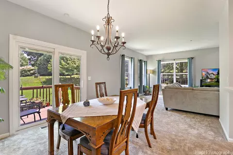 Dining - 6061 Delaney Dr #1, Hoffman Estates, IL 60192 photo 2 of 2