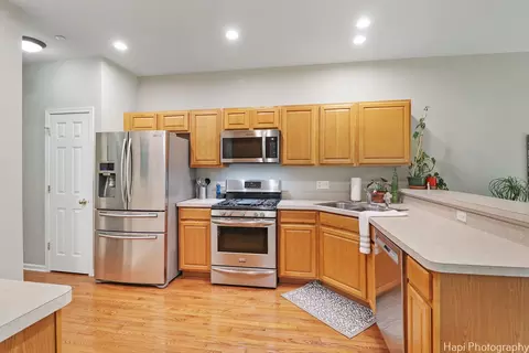 Kitchen - 6061 Delaney Dr #1, Hoffman Estates, IL 60192 photo 3 of 4